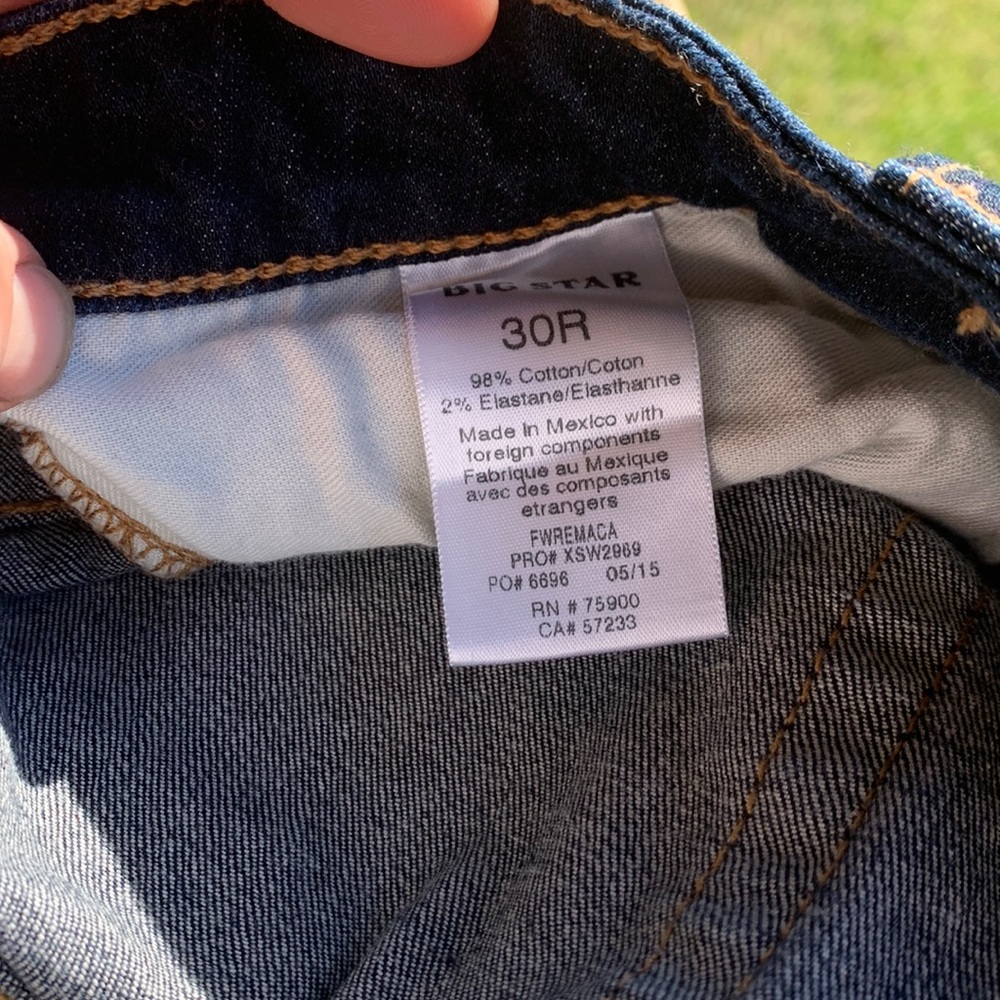 Women jeans miss me brand never worn size 30 regular shoot me an offer. Thanks.